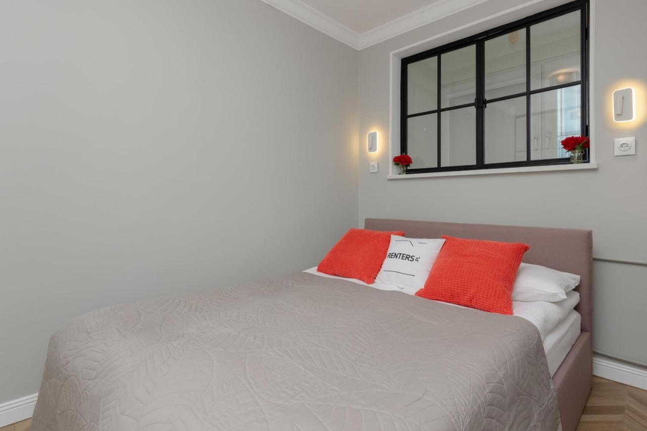 Moniuszki One-bedroom By Renters * Warschau